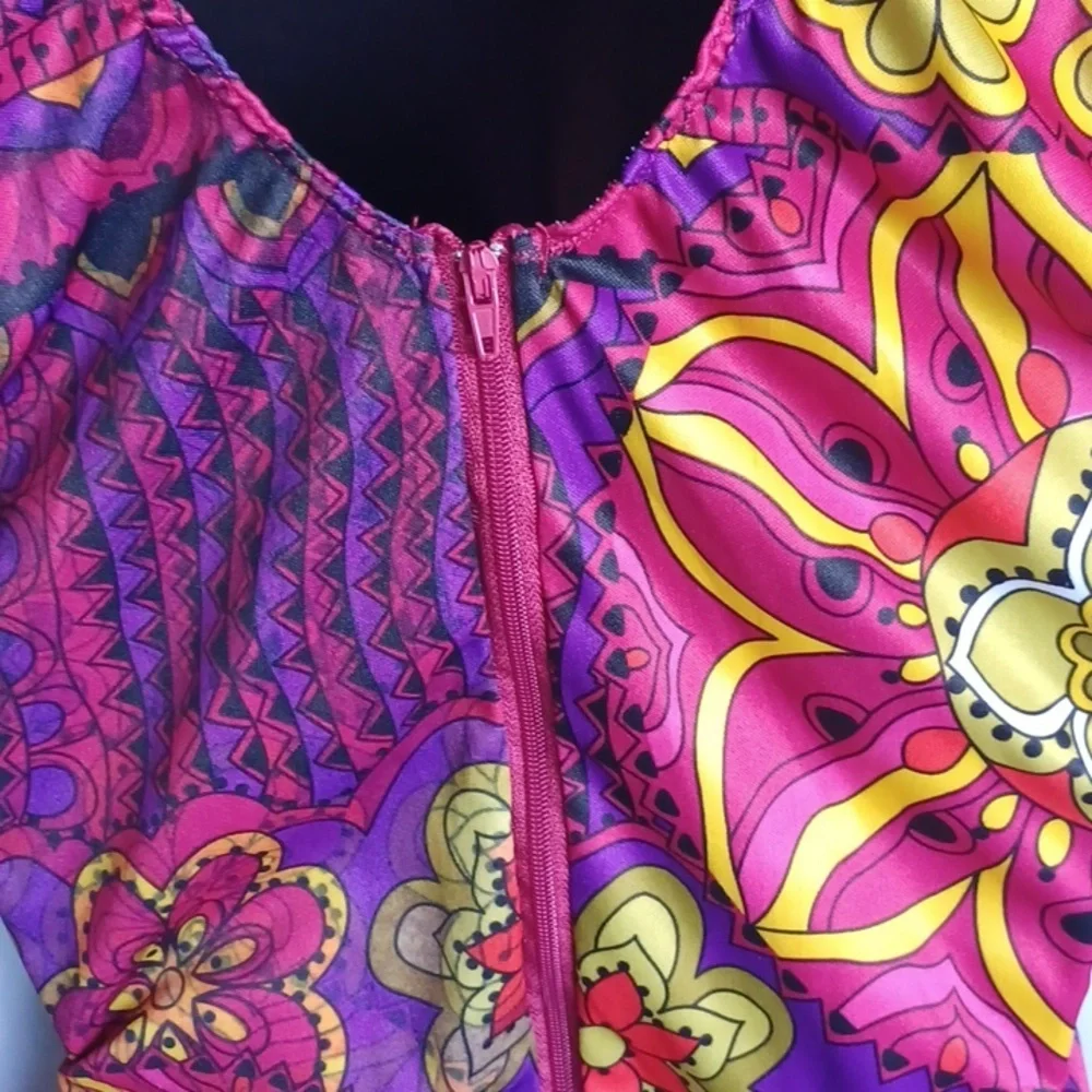Leg Avenue Hippie Costume S/M, 19" PTP, 30" L - Picture 6 of 7
